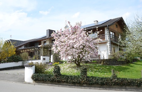 Pfaffing Apartment | Where Bavaria is the most beautiful in a * lodges enjoy African ambience