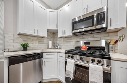 Berwyn Apartment | Where comfort begins- 2 bedrooms apartment, 15 min from Chicago