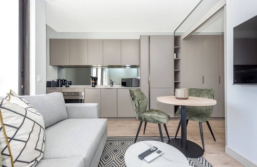Greater Johannesburg Metropolitan Area Apartment | Where Convenience Meets Curated Luxury