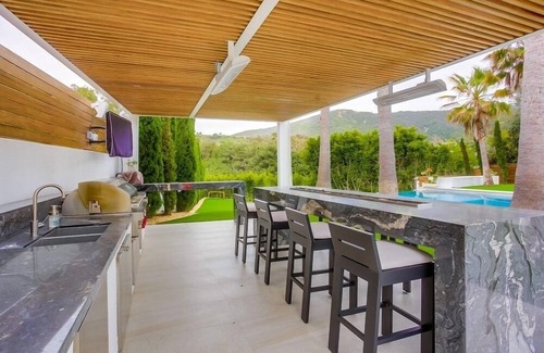 La Jolla Heights Villa | Where luxury & modern elegance blend to create and unforgettable vacation.