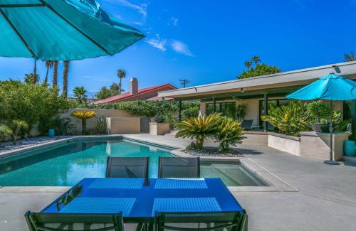 Bermuda Dunes House | Where the Airways Meet the Fairways