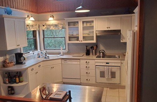 Duck House | Where the green trees meet the blue seas! Short walk to the beach & pet friendly