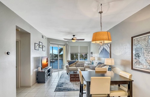 Burnt Store Marina Condo | Where the Wild Things Are - Watch the Manatee right off the Lanai!