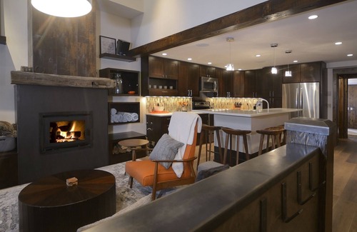 Crested Butte House | Whetstone 307/Ski-in Ski-out Condo next to the ski school! A/C in Summer/Hot Tub