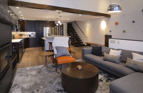 Crested Butte House | Whetstone 307/Ski-in Ski-out Condo next to the ski school! A/C in Summer/Hot Tub