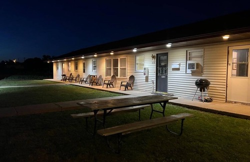 Bonesteel Hotel | Whetstone Bay Lodge Room 5 - Sleeps 2 · Whetstone Bay Lodge Room 5 - Sleeps 2