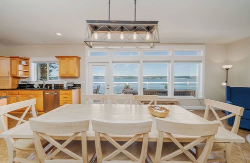 Coupeville House | Whidbey Island No-Bank Waterfront Beach House