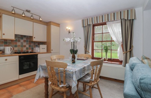 Plymouth Cottage | WHIDBEY LUXURY APARTMENT, family friendly, with pool in Plymouth