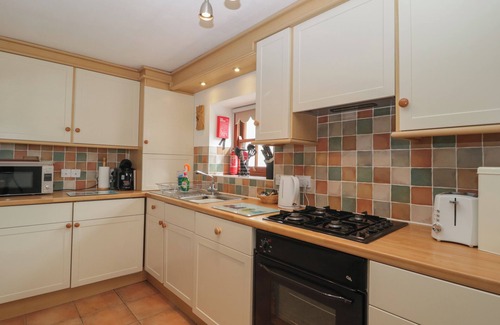 Plymouth Cottage | WHIDBEY LUXURY APARTMENT, family friendly, with pool in Plymouth
