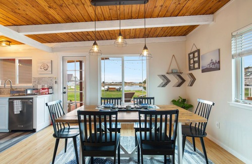 Lagoon Point Cottage | Whidbey Waterfront Retreat- Fireplace - Steps to Beach - Bird Watching