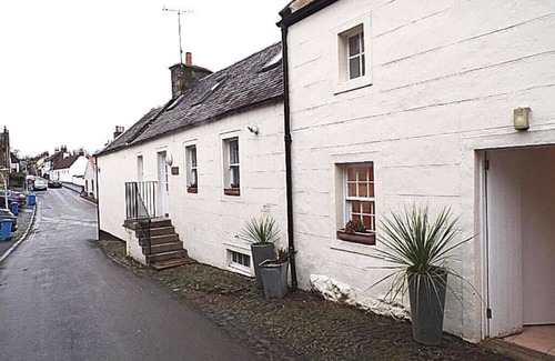Falkland House | Whinstone Holiday Home in Falkland