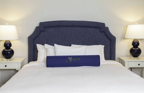 Lackey Resort | Whirlpool Tub, Full Kitchen & Outdoor Pool in Estate Stay | 2 Units