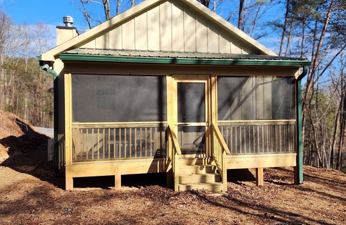 Lake Lure Cabin | Whiskey Bent Stillhouse - Lake Lure cabin - 1/4 mile to Lake Lure Ingles
