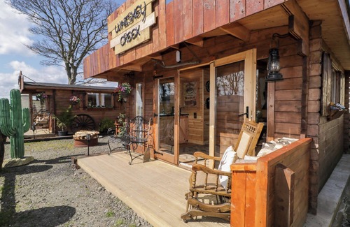 Limavady Cottage | WHISKEY CREEK CABIN, romantic, with a garden in Castlerock