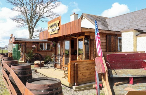 Limavady Cottage | WHISKEY CREEK CABIN, romantic, with a garden in Castlerock