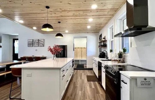 Logan House | Whiskey Ridge Cabins- Hocking Hills Luxury Cabin