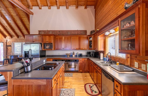 Jefferson House | Whiskey River by the New - hot tub, game room, New River access!
