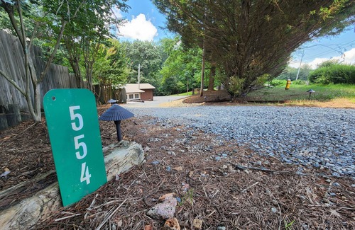 Taylorsville Cottage | Whispering Pines Lakeside Escape. Free Canoe! 3 King beds