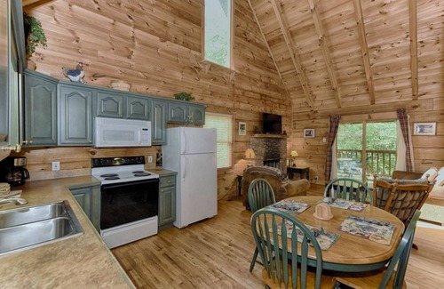 Townsend Cabin | Whisper Creek (2-Bedroom Cabin) - Pets Allowed by RedAwning