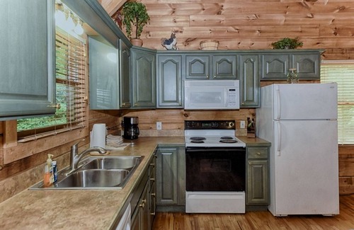 Townsend Cabin | Whisper Creek (2-Bedroom Cabin) - Pets Allowed by RedAwning