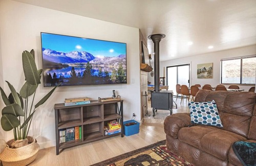 Oakhurst Cottage | Whispering Creek Resort · Whispering Creek Resort at Yosemite Forks