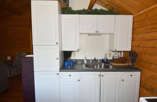 Berkeley Springs House | Whispering Hills - Secluded | Pets | Hot Tub | Wifi | Fire Pit | Screen Porch
