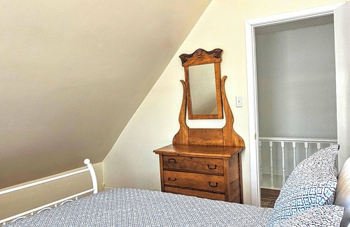 Charlotte's Shore Other | Whispering Meadows Manor is a 4 bedroom 1.5 bath country home