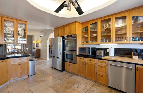 Paso Robles House | Whispering Oaks Manor-Pets Welcome, Spa, Game Room