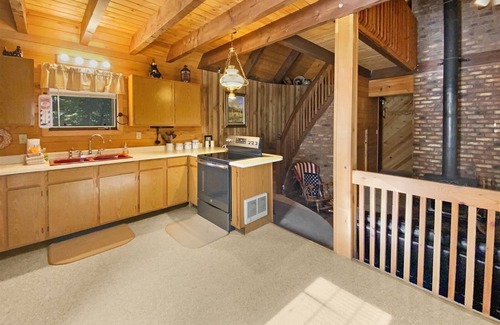 Meadow View Heights Cabin | Whispering Pines Getaway easy access & great homebase for all national parks