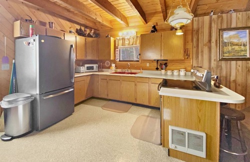 Meadow View Heights Cabin | Whispering Pines Getaway easy access & great homebase for all national parks