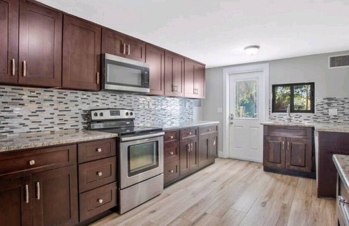 Lake Park House | Whispering Palms Beach House-4BD/2BA-sleeps 8 Pet ok-Very central area in Naples