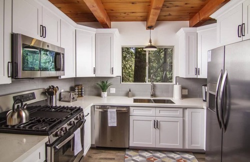 Lake Arrowhead House | Whispering Pine Boho, AC, Dog Friendly, In Village