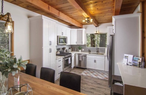 Lake Arrowhead House | Whispering Pine Boho, AC, Dog Friendly, In Village
