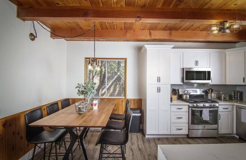Lake Arrowhead House | Whispering Pine Boho, AC, Dog Friendly, In Village