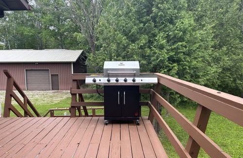 Sturgeon Bay House | Whispering Pines By The Bay, quiet seclusion near water and town