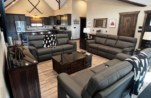 Valemount House | Whispering Pines Cabin