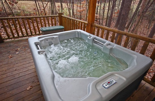 Logan Cabin | Whispering Pines - Cozy, Log Cabin - Hocking Hills