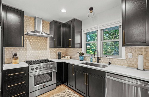 Delafield House | Whispering Pines - Downtown 3BR + Game Room & Yard