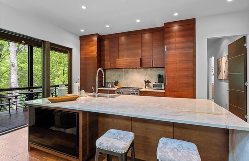 Highlands Cabin | Whispering Pines | Exquisite Modern Home with Hot Tub & Guest Suite