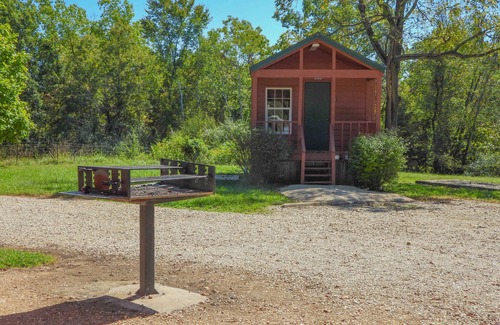 Leasburg Cabin | Whispering Pines Group cabin rental near Meramec River