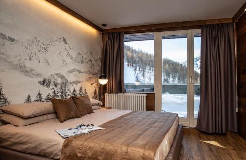 Cervinia Apartment | WHISPERING PINES LODGE Mountain view apartment with ski-in access