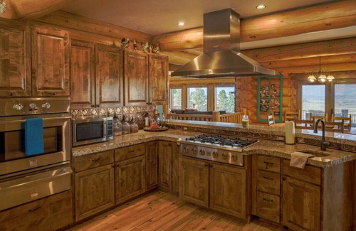 Baker City Apartment | Whispering Pines Lodge
