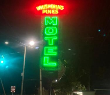 Asheville Hotel | Whispering Pines Motel