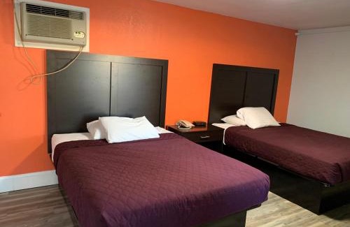 Asheville Hotel | Whispering Pines Motel