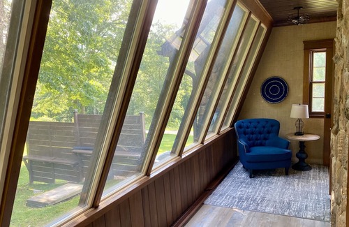 Bedford House | Whispering Pines Retreat-Newly Renovated Countryside Home