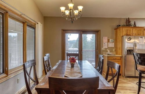 Deadwood House | Whispering Pines Retreat - beautiful new cabin