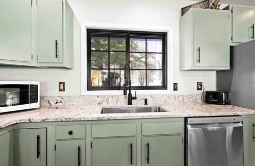 Sturgeon Lake Cabin | Whispering Pines-HOT TUB-SAUNA-GOLF-FISH-SWIM