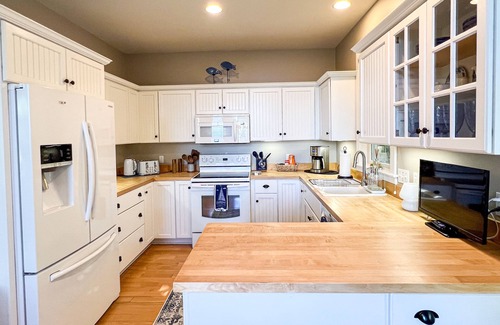 Harbor Springs Cottage | Whispering Woods Cottage - Tunnel of Trees, Good Hart