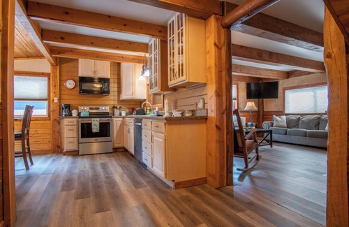 Hill City House | Whistle Stop 3 bedroom house walk downtown plenty parking