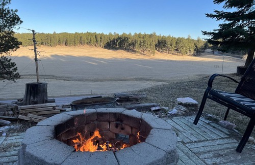 Hill City Cabin | Whistle Stop Cabin with Meadow View